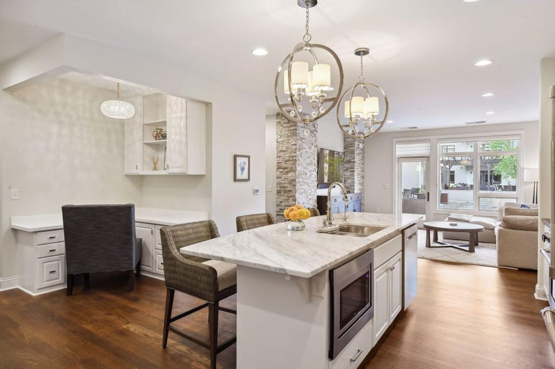 875 Lake St N #216, Wayzata, MN 55391