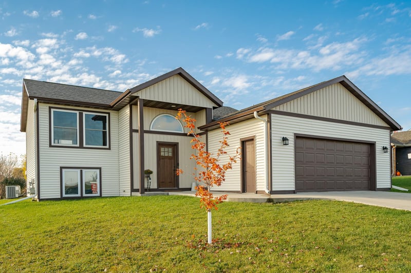 615 7th Ave NE, Plainview, MN 55964