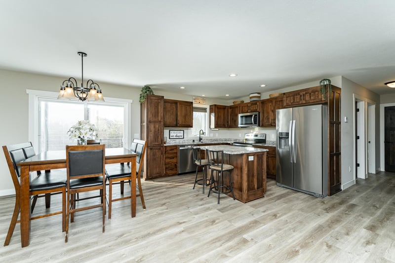 615 7th Ave NE, Plainview, MN 55964