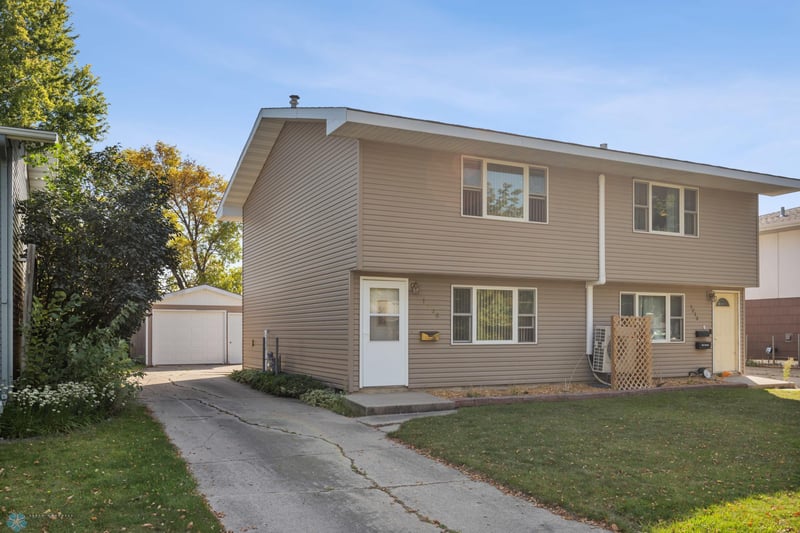 1220 20th St N, Moorhead, MN 56560
