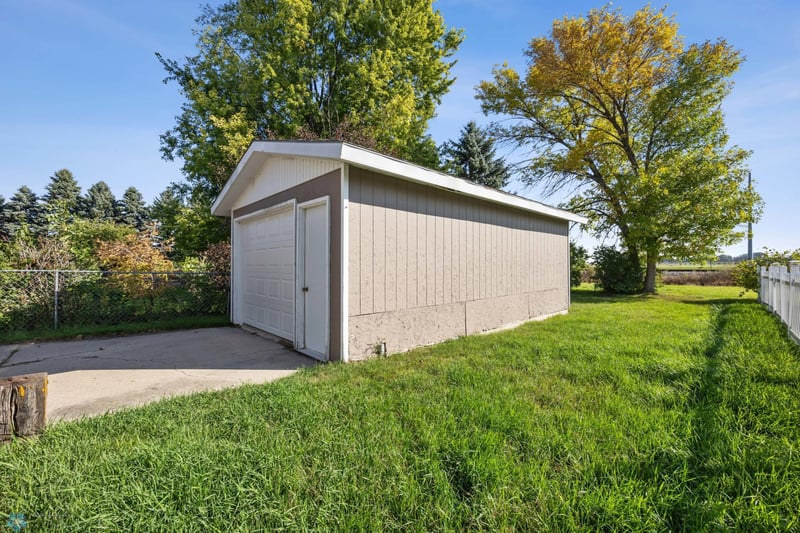 1220 20th St N, Moorhead, MN 56560