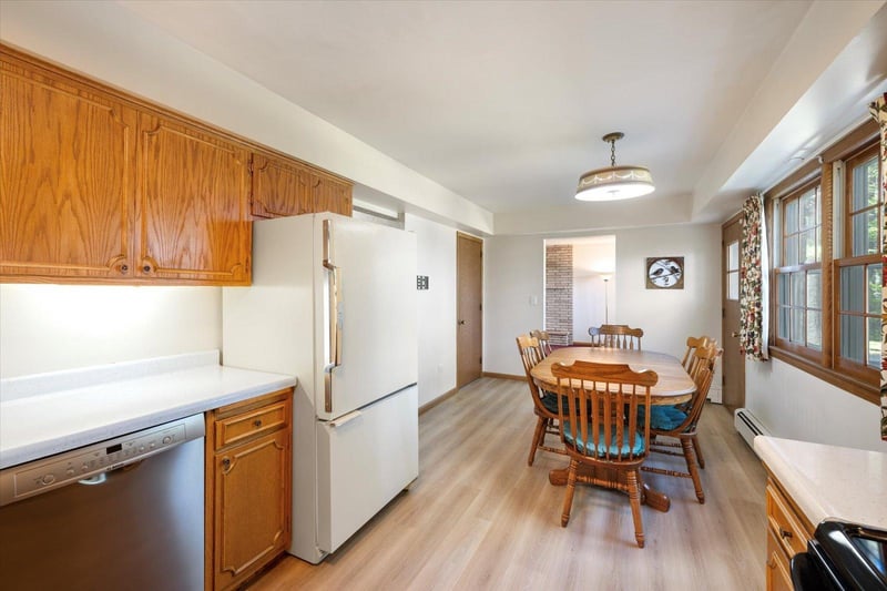 7251 Ely Lake Dr, Eveleth, MN 55734
