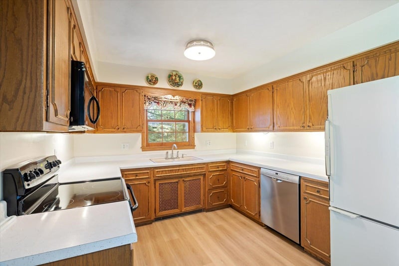 7251 Ely Lake Dr, Eveleth, MN 55734