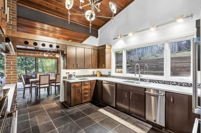 10240 Chicago Cir, Bloomington, MN 55420