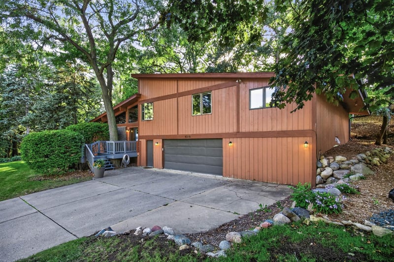 10240 Chicago Cir, Bloomington, MN 55420