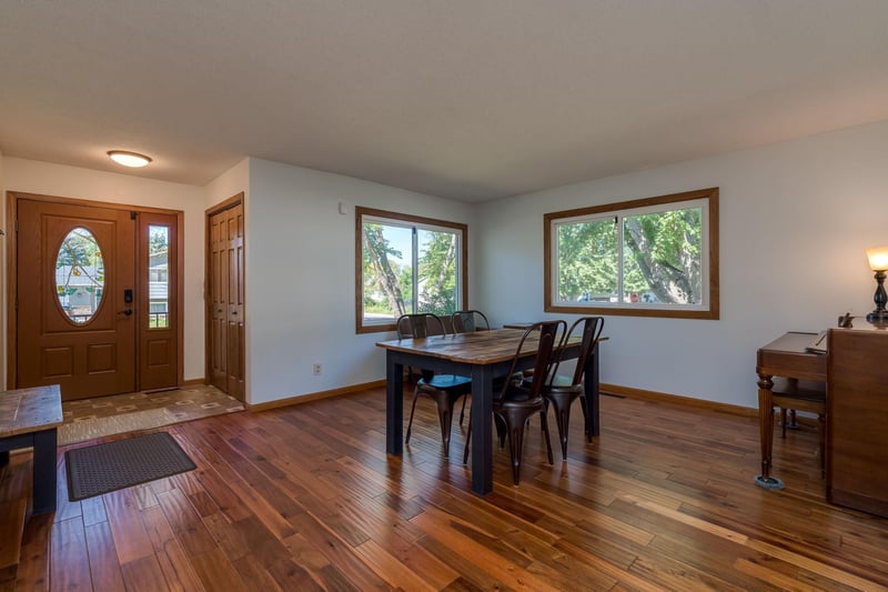 528 Linda Dr, Eagle Lake, MN 56024