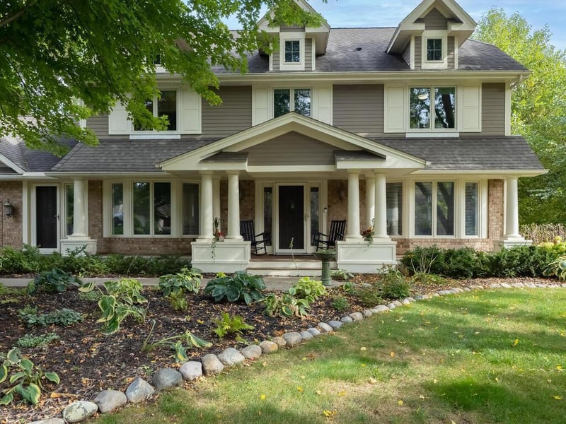 2711 Bent Tree Cir, Hopkins, MN 55305