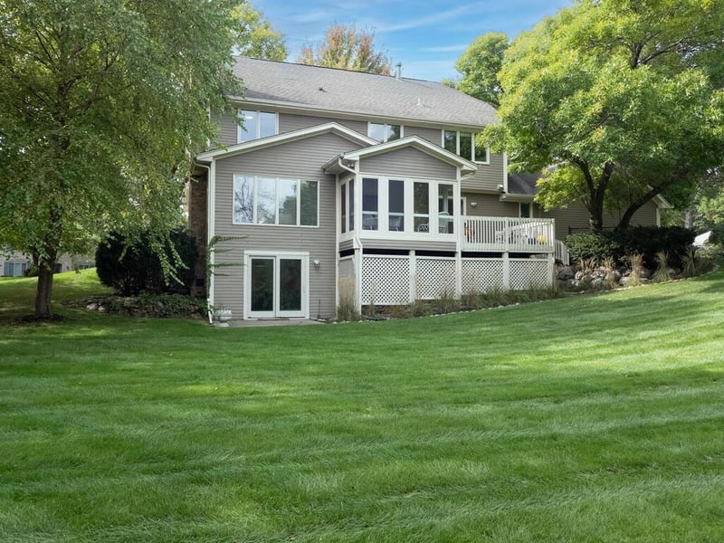 2711 Bent Tree Cir, Hopkins, MN 55305