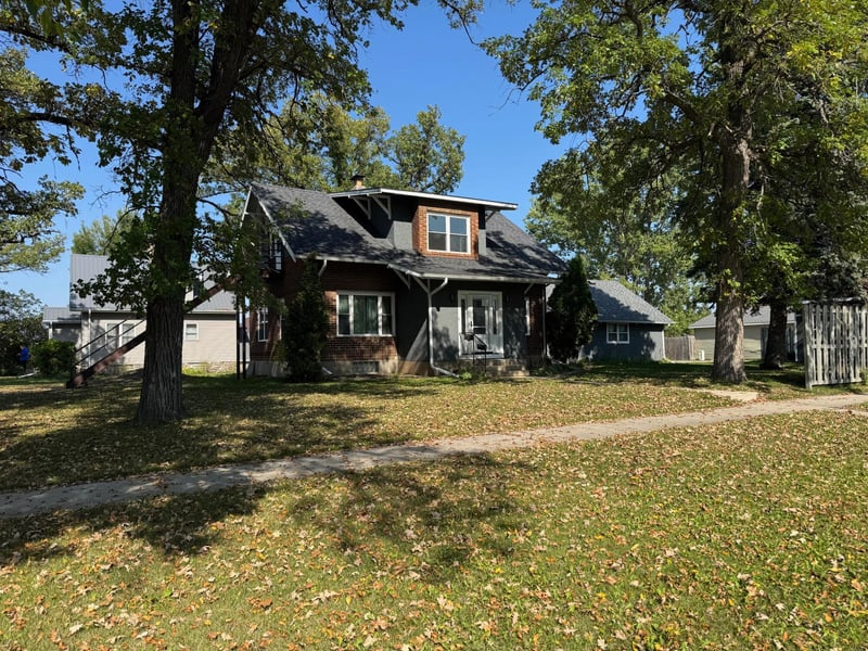 117 Zeh St W, Thief River Falls, MN 56701