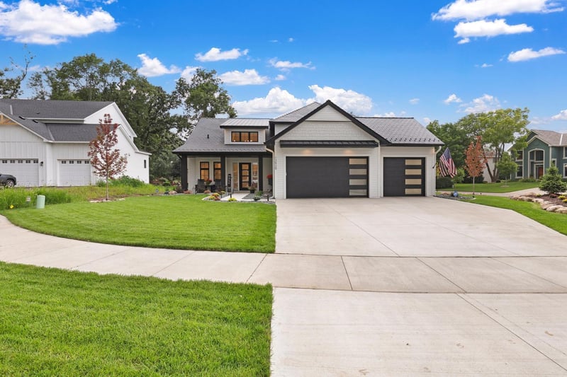 4951 Parkside Cir, Eagan, MN 55123