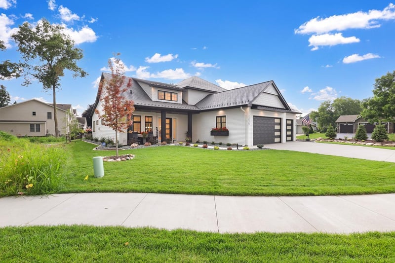 4951 Parkside Cir, Eagan, MN 55123
