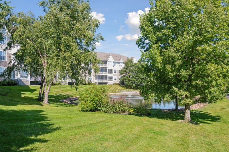 100 Clydesdale Trl #301, Medina, MN 55340