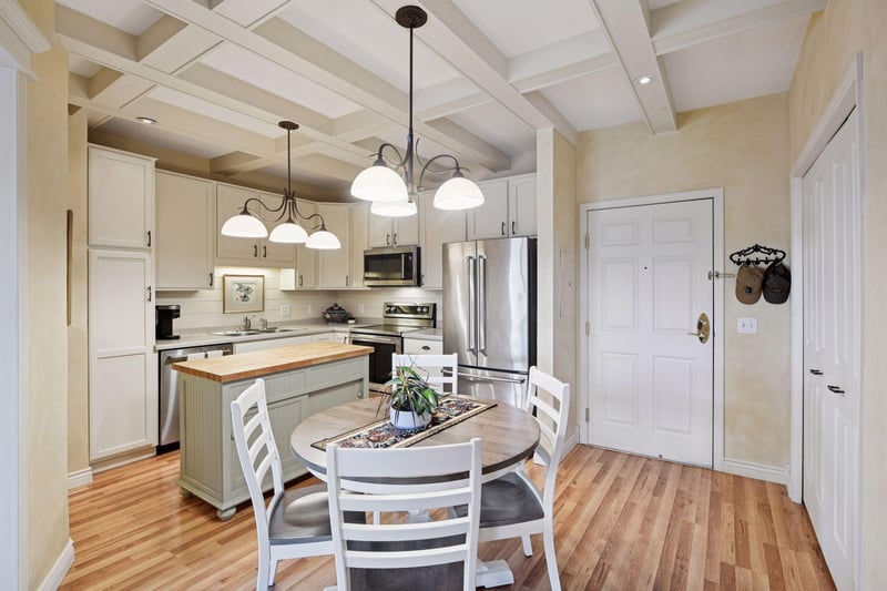 100 Clydesdale Trl #301, Medina, MN 55340