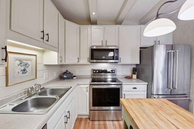 100 Clydesdale Trl #301, Medina, MN 55340