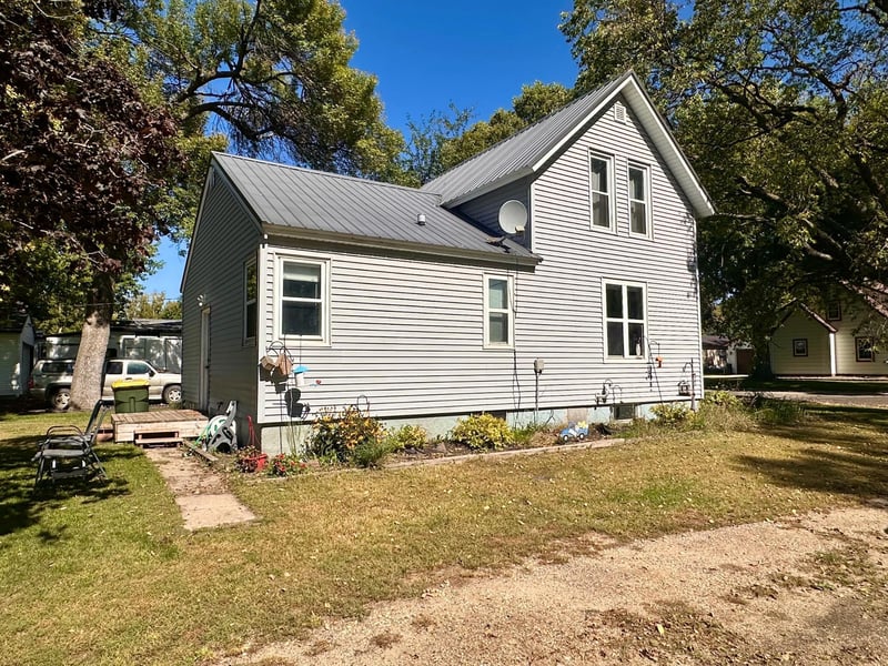 380 2nd St W, Lake Lillian, MN 56253