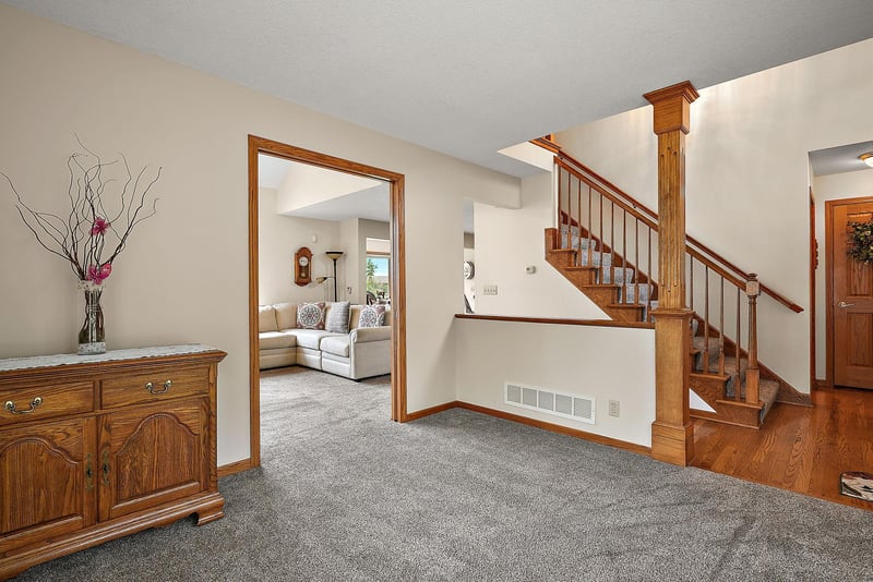 4590 Allendale Dr, White Bear Twp, MN 55127