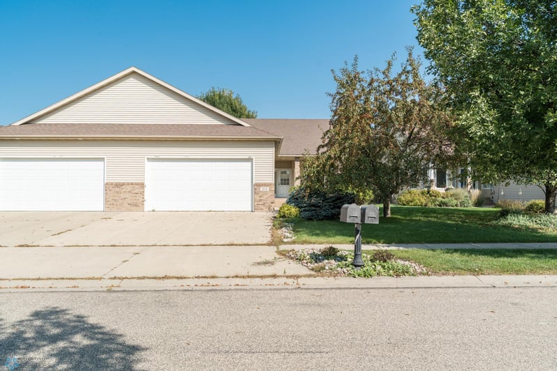 318 44th Ave S, Moorhead, MN 56560