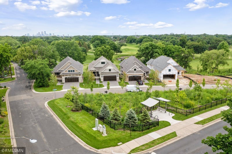 1240 Greenway Ps, Golden Valley, MN 55427