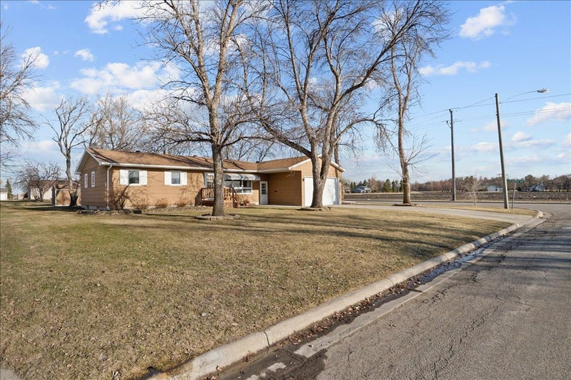 738 6th St S, Breckenridge, MN 56520