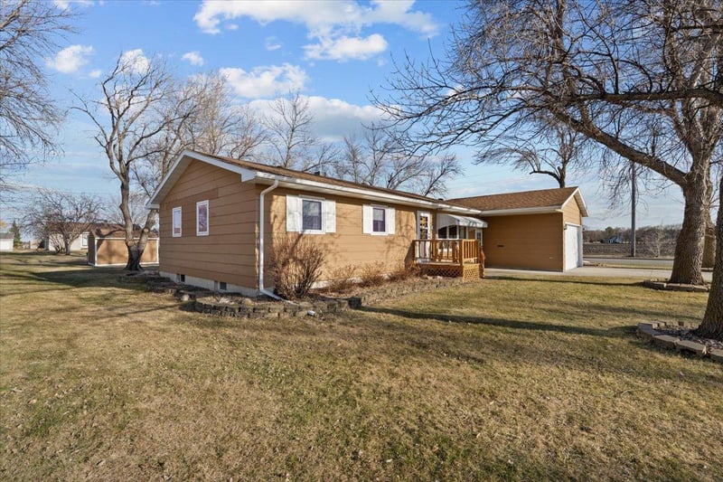 738 6th St S, Breckenridge, MN 56520