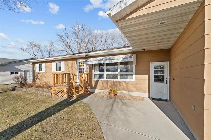 738 6th St S, Breckenridge, MN 56520