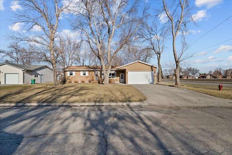 738 6th St S, Breckenridge, MN 56520
