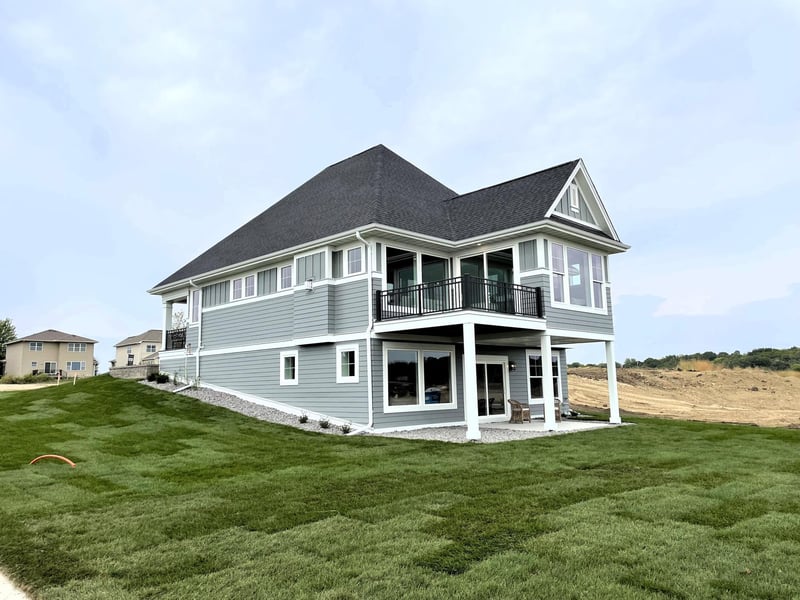 9085 Mills Ln, Chanhassen, MN 55317