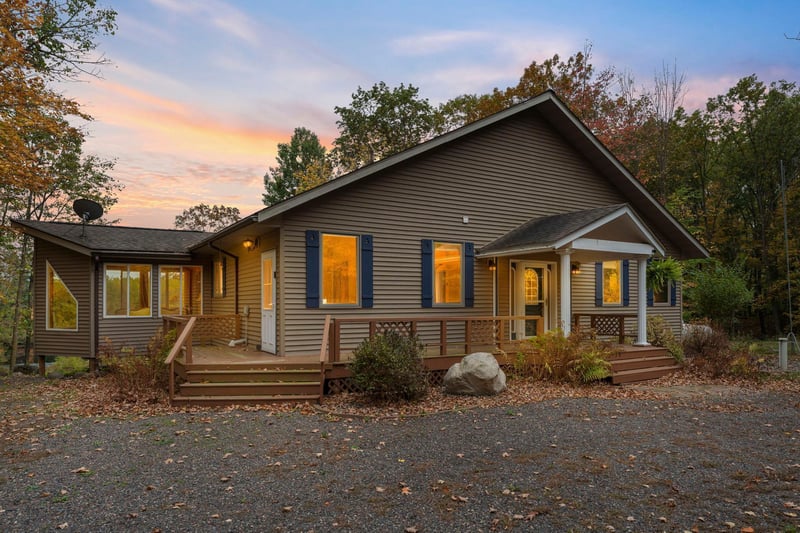 2526 7 1/4 St, Cumberland, WI 54829