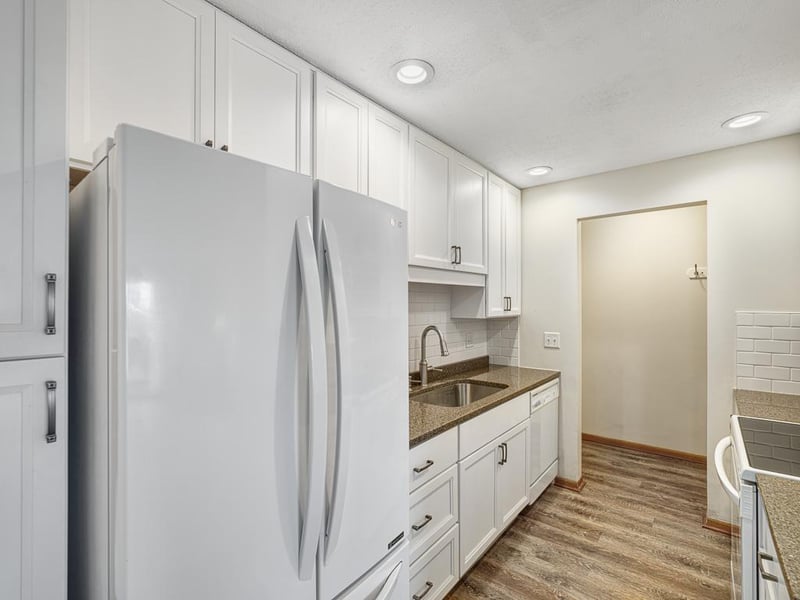 3421 Kent St #614, Shoreview, MN 55126