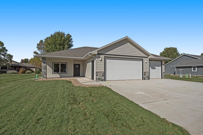606 Britz Dr, Luverne, MN 56156