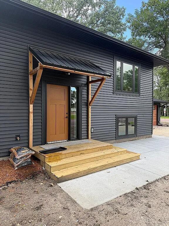 100 Edgewood Dr, Redwood Falls, MN 56283