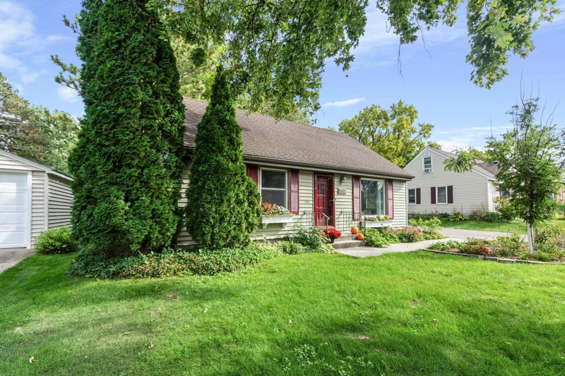 5917 France Ave S, Edina, MN 55410