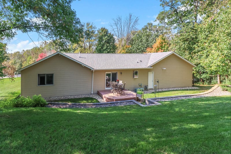 16188 Woodcrest Dr, Paynesville, MN 56362