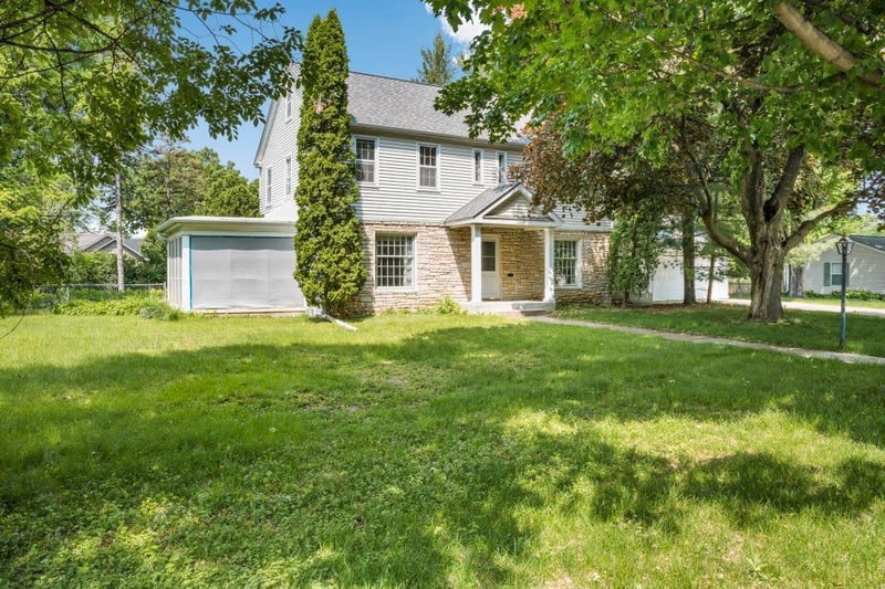 130 Holly Rd, Hopkins, MN 55343