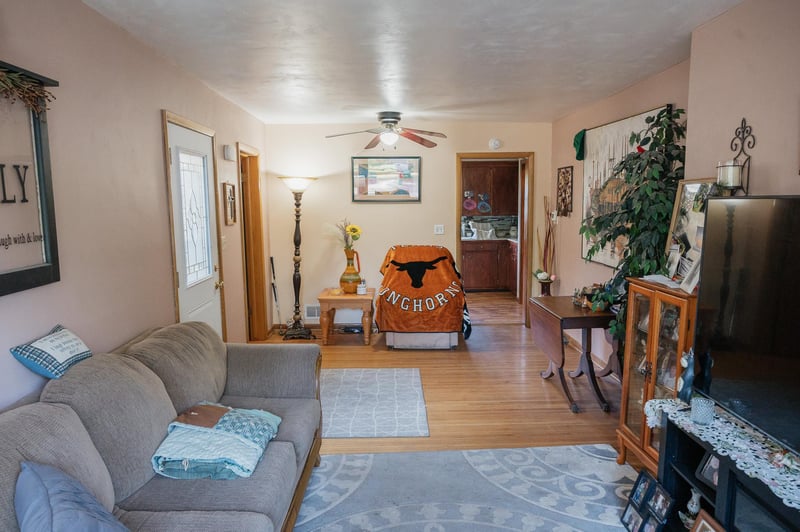 223 W 1st St, Blue Earth, MN 56013