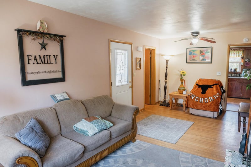 223 W 1st St, Blue Earth, MN 56013