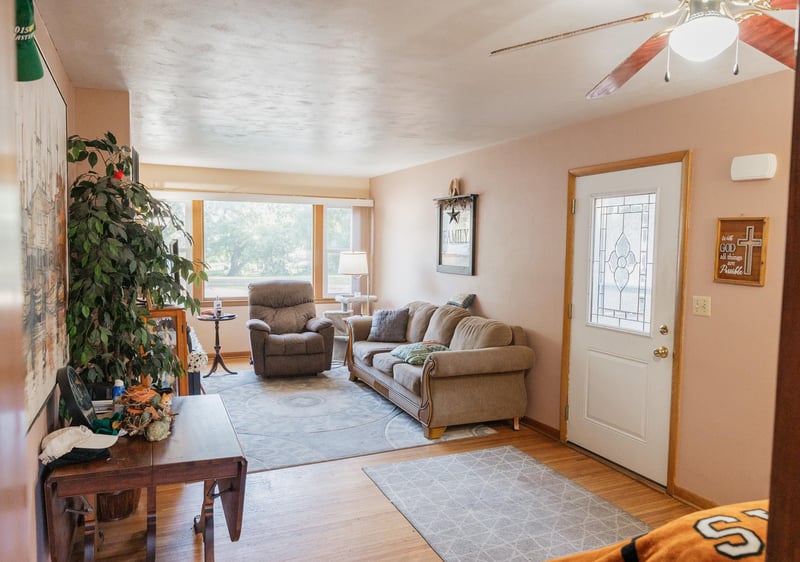 223 W 1st St, Blue Earth, MN 56013