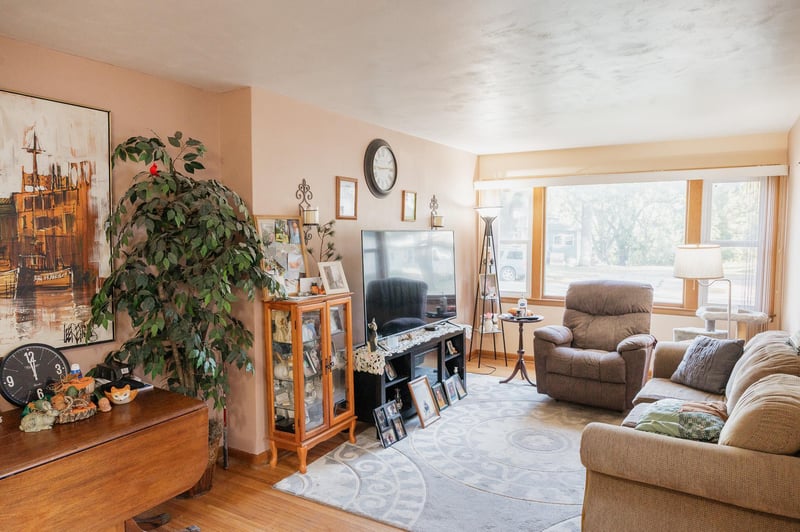 223 W 1st St, Blue Earth, MN 56013