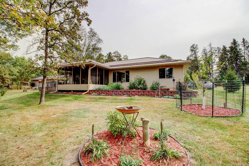 851 E Blueberry River Dr, Menahga, MN 56464