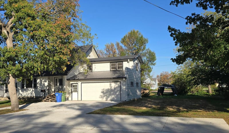 109 5th Ave SE, Pipestone, MN 56164