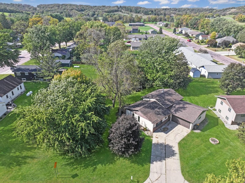 101 Parkview Dr, Lake Benton, MN 56149