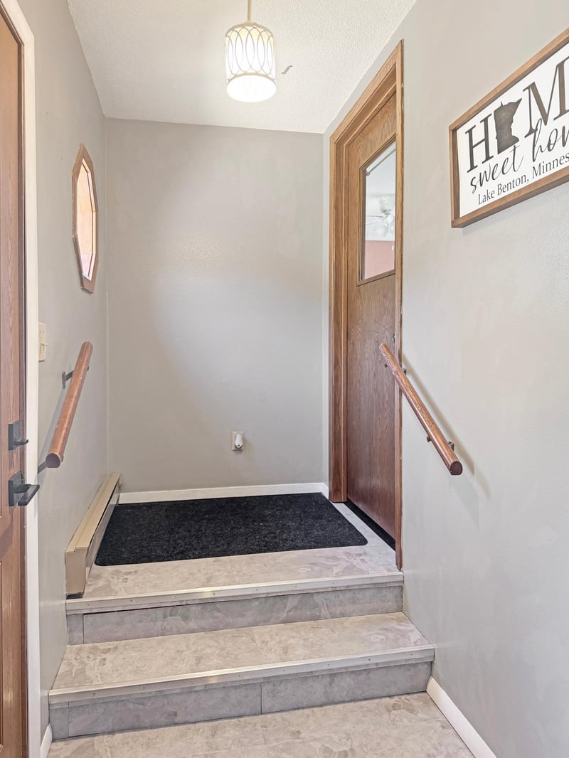 101 Parkview Dr, Lake Benton, MN 56149