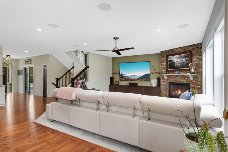 4965 E 250th St, Elko New Market, MN 55020