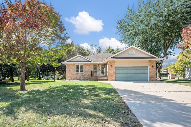 1527 North Hw, Jackson, MN 56143