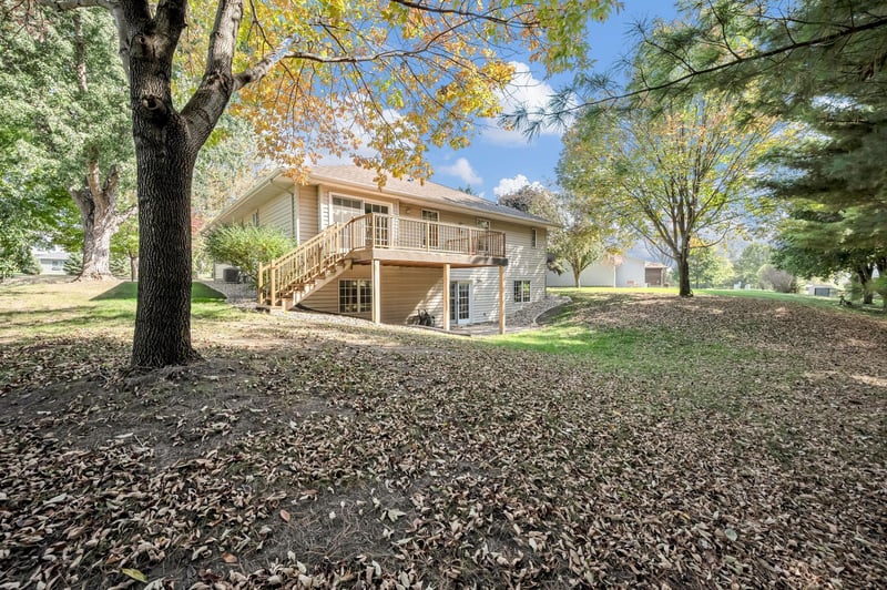 1527 North Hw, Jackson, MN 56143