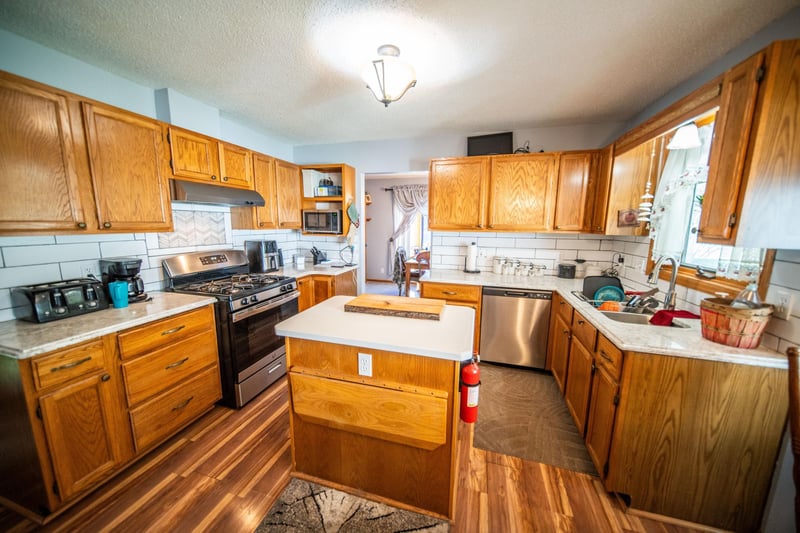 1525 Wabasha Ave, Saint Charles, MN 55972