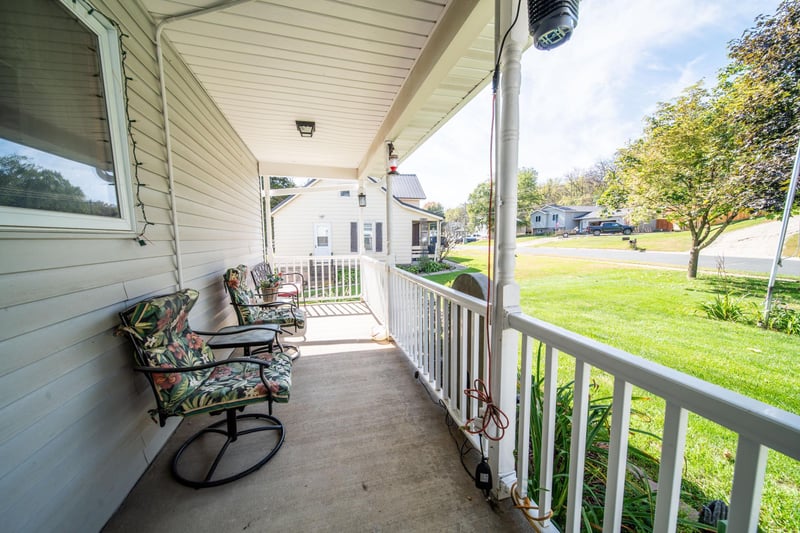 1525 Wabasha Ave, Saint Charles, MN 55972