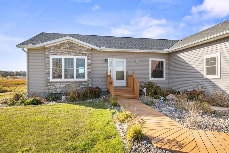 4642 Gulden Ave NW, Maple Lake, MN 55358