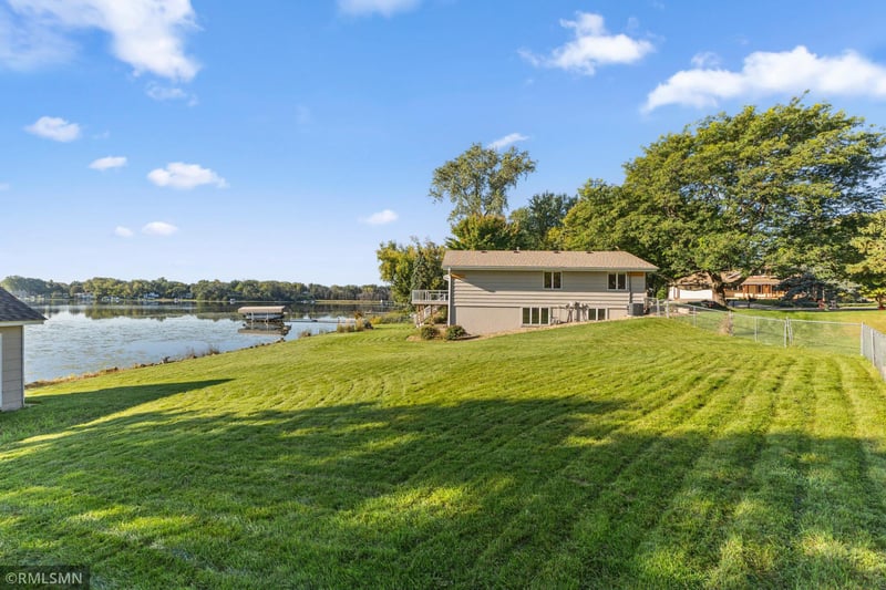998 Kohlman Ct, Maplewood, MN 55109
