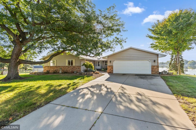 998 Kohlman Ct, Maplewood, MN 55109